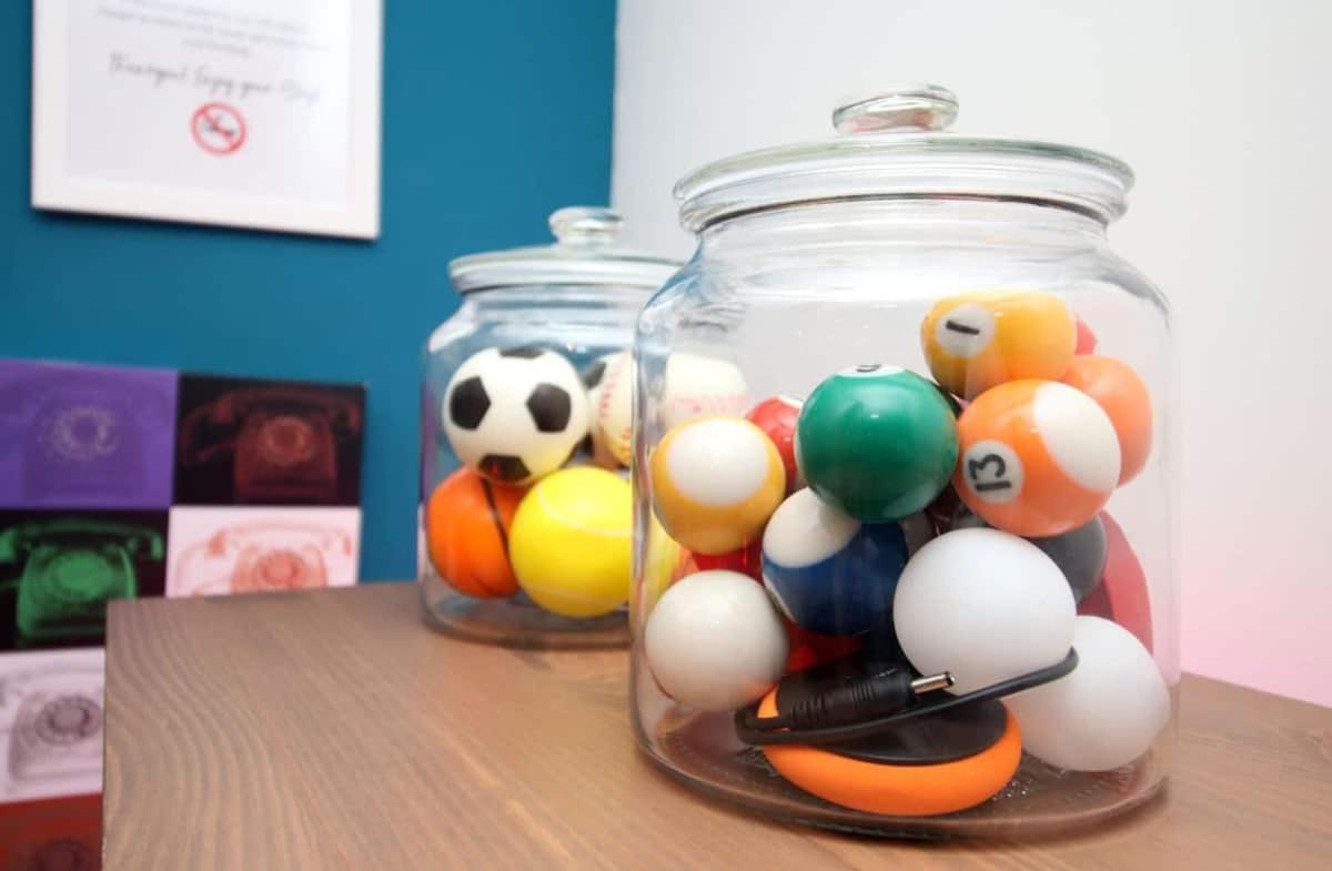 Exquisite Clifton Gem - Football Table 브리스틀 외부 사진