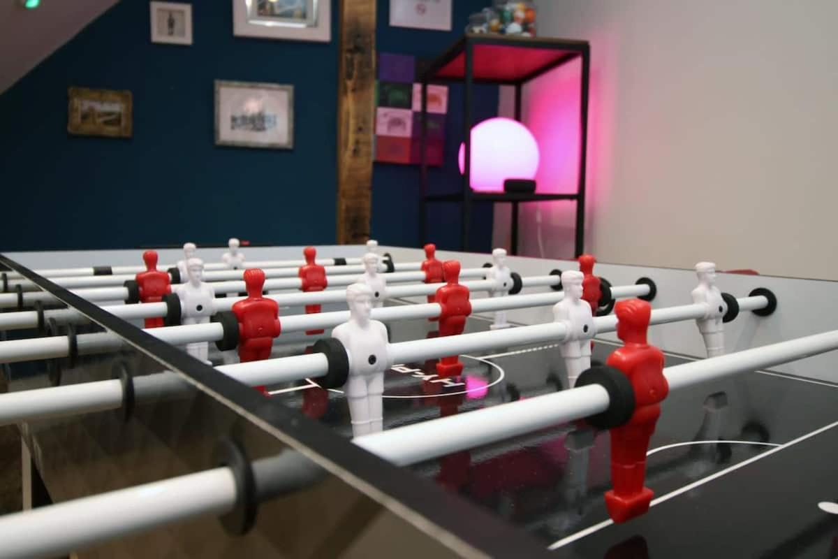 Exquisite Clifton Gem - Football Table 브리스틀 외부 사진